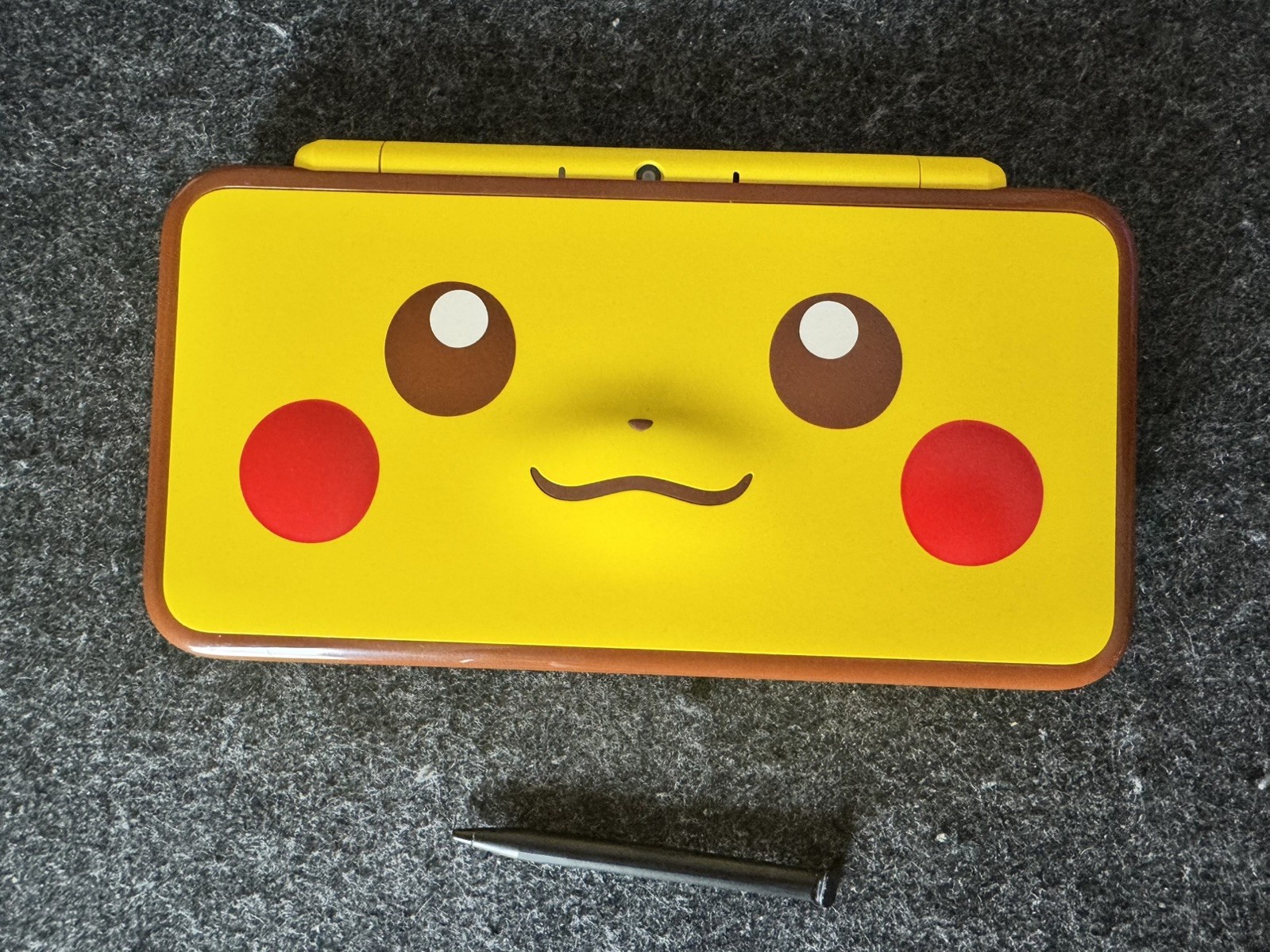 Nintendo New 2DS XL Pikachu Edition US Model W Charger Stylus