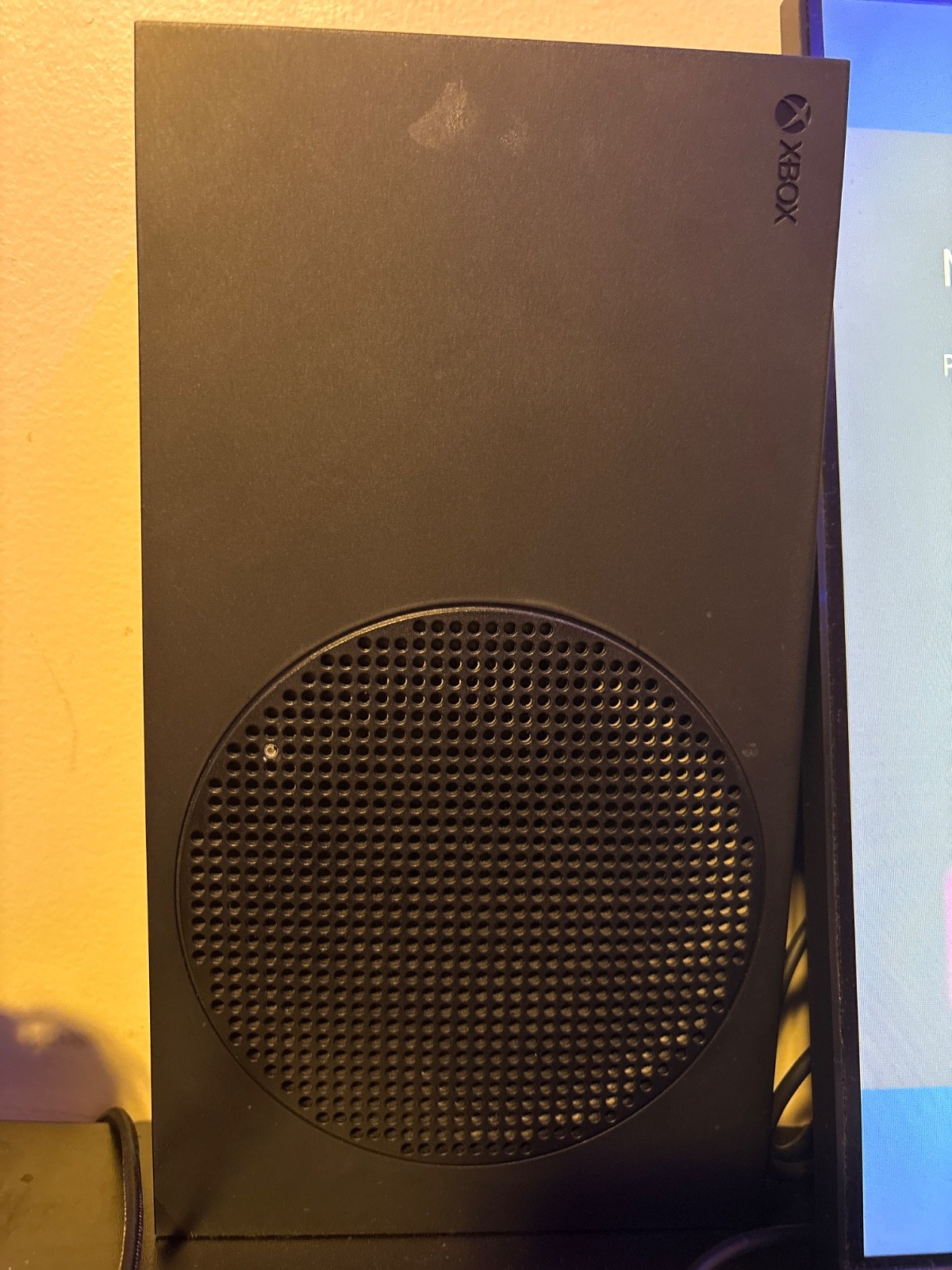 xbox series s 1tb black used for a few months no controller pretty no scratches