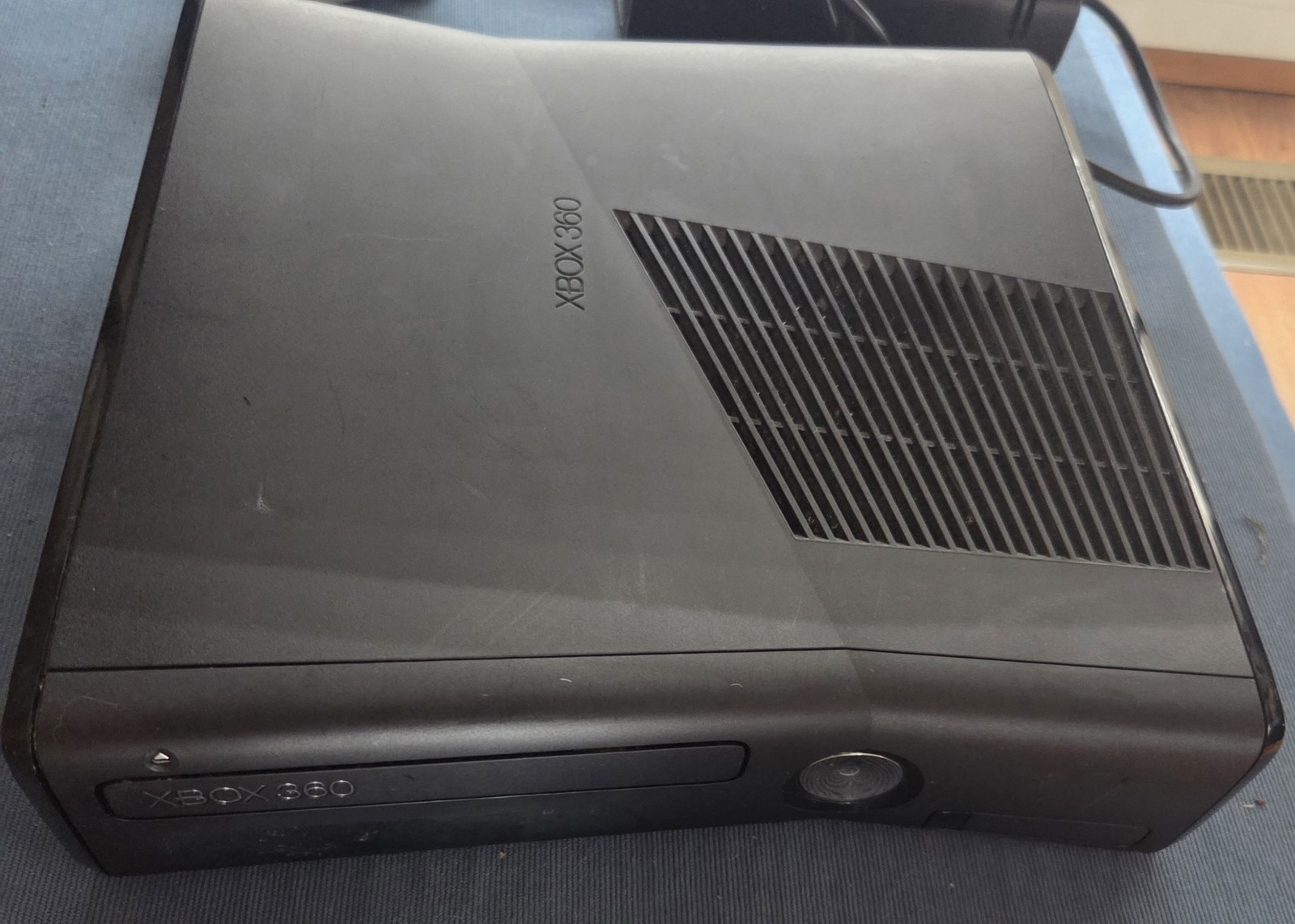 Xbox 360 S 1439 Slim Bundle 4GB Console W/ Genuine Controller-Power Cord+ Hdmi