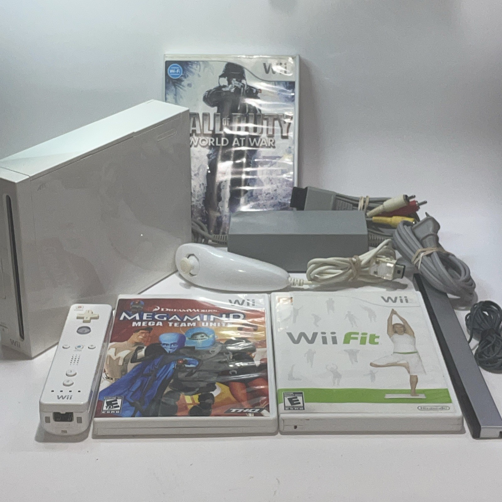 Nintendo Wii Console Gamecube Compatible W/ Controller & 3 Games Tested