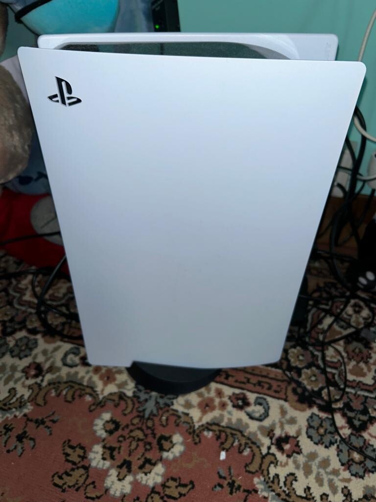 Sony PS5 Digital Edition Console EA SPORTS FIFA 23 Bundle – Bianco