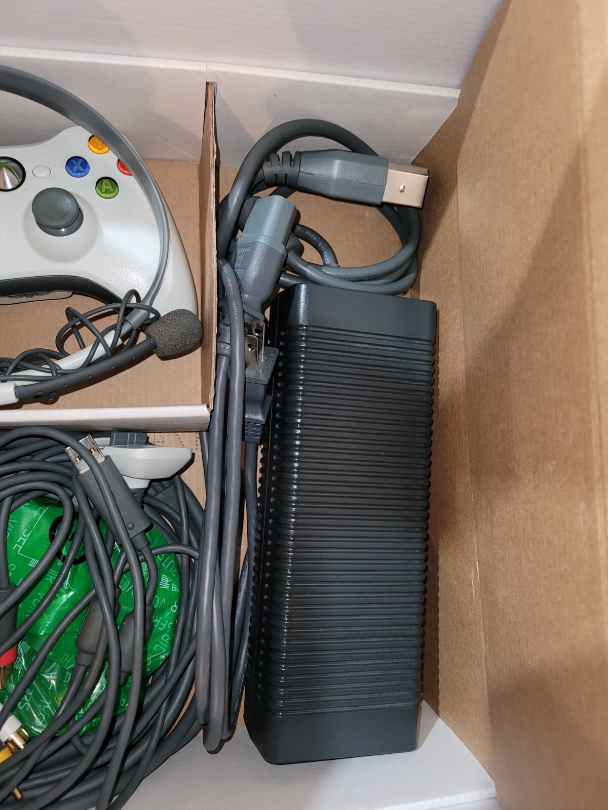 Xbox Arcade 5games Included Set W/remote, 2 Controlers & Wireless Networking…