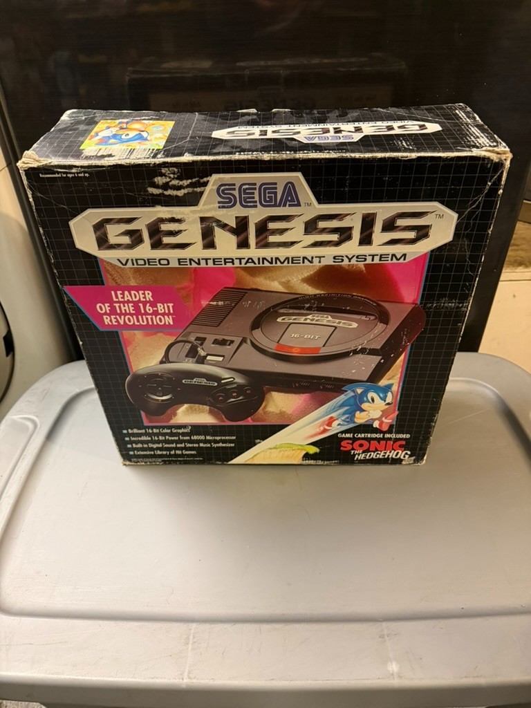 Sega Genesis Console, 2 controllers Box Not For Resale Sonic 1 Working