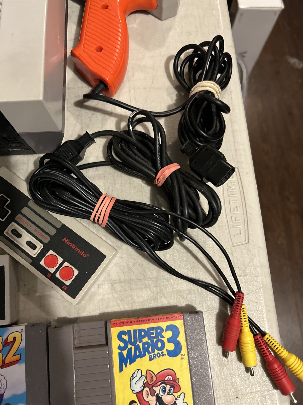 Nintendo NES Console Bundle w/Super Mario Bros 1 2 3 and 2 Controllers Zapper #!