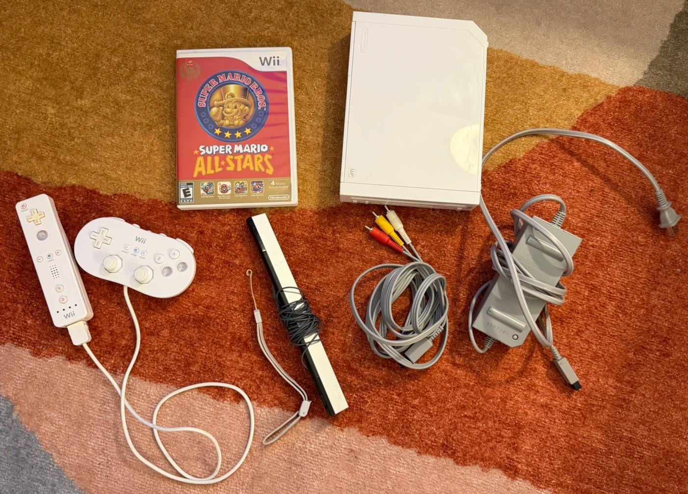 Nintendo RVL-101 Wii W/ Super Mario All Stars Wii Classic Controller Nunchuck