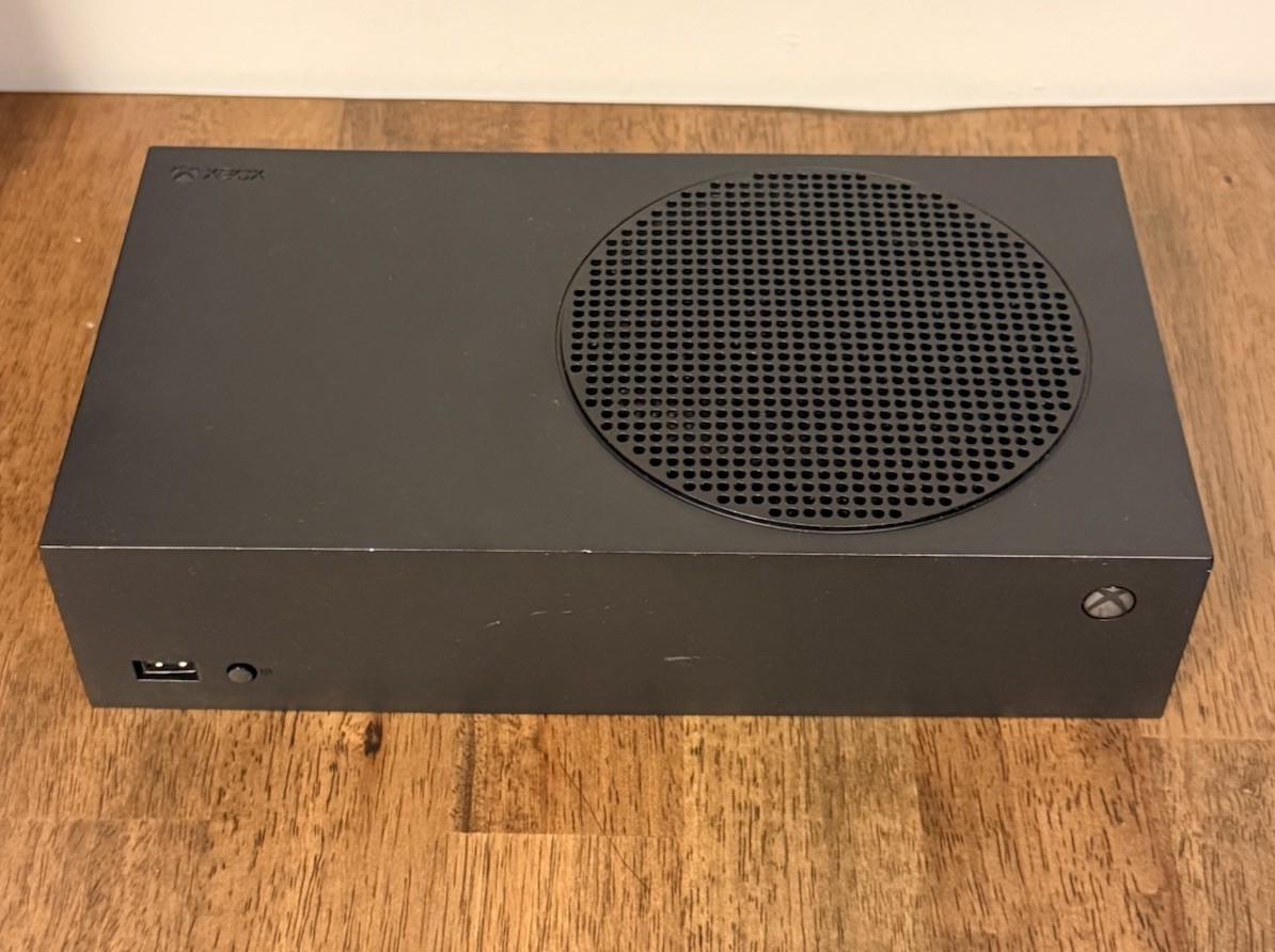 Xbox Series S 1 TB Black Console with Controller + Cords 1883 TESTED/WORKING