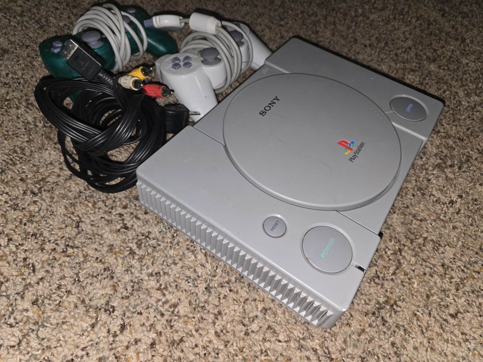 Sony PlayStation 1 Console + 2 Controllers & Cables & Coolboarders 3 Video Game