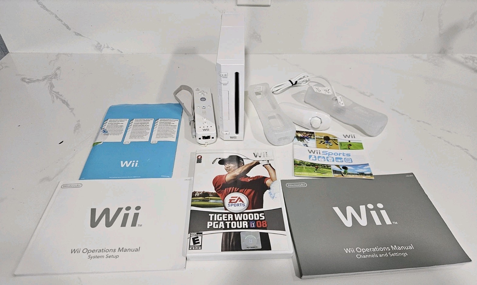 Nintendo Wii Console Bundle White RVL-001/Wii Remote And More No Power Cable