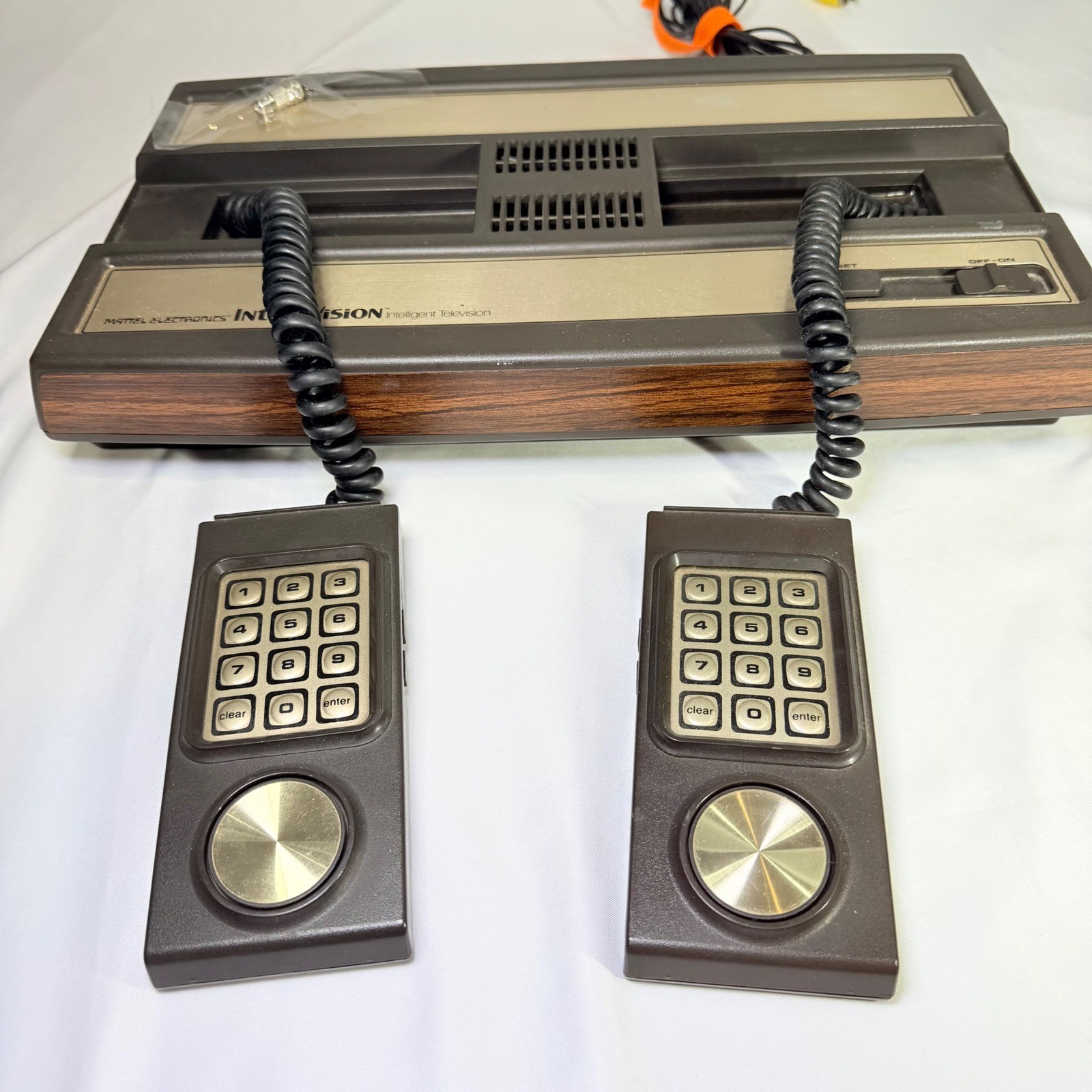 Mattel Electronics Intellivision Model 2609 Vintage Video Game Console Woodgrain