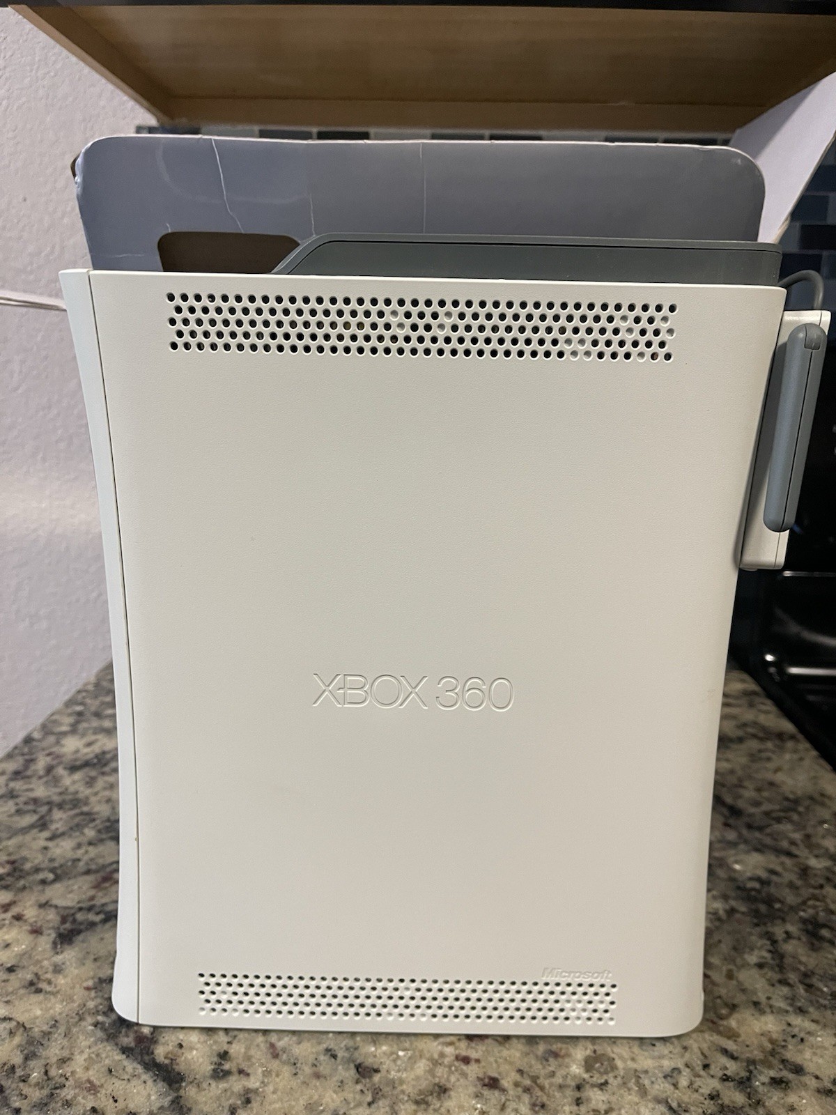 Xbox 360 Pro System Bundle 60GB WORKNG NO GAMES
