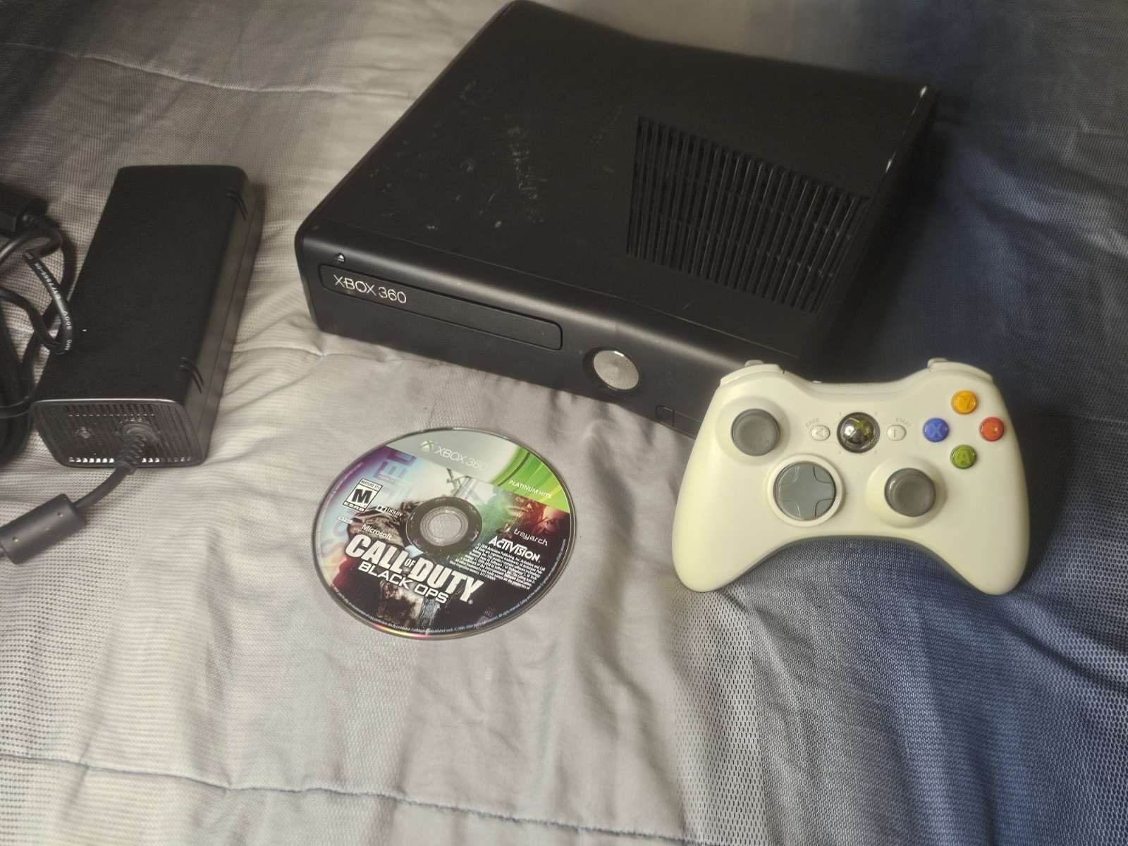Xbox 360 Slim 4GB Bundle COD Black Ops