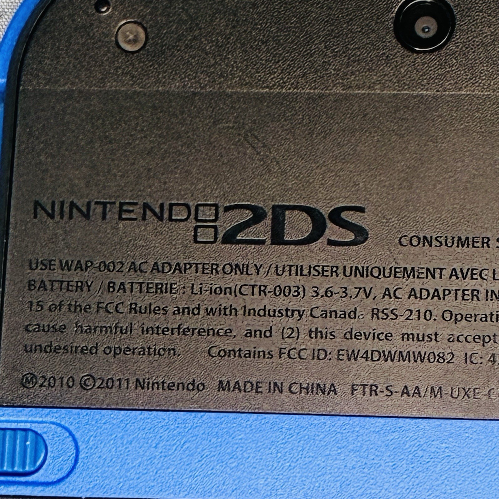 Nintendo 2DS Handheld Game Console Black/Blue CIB Tested With Original Stylus