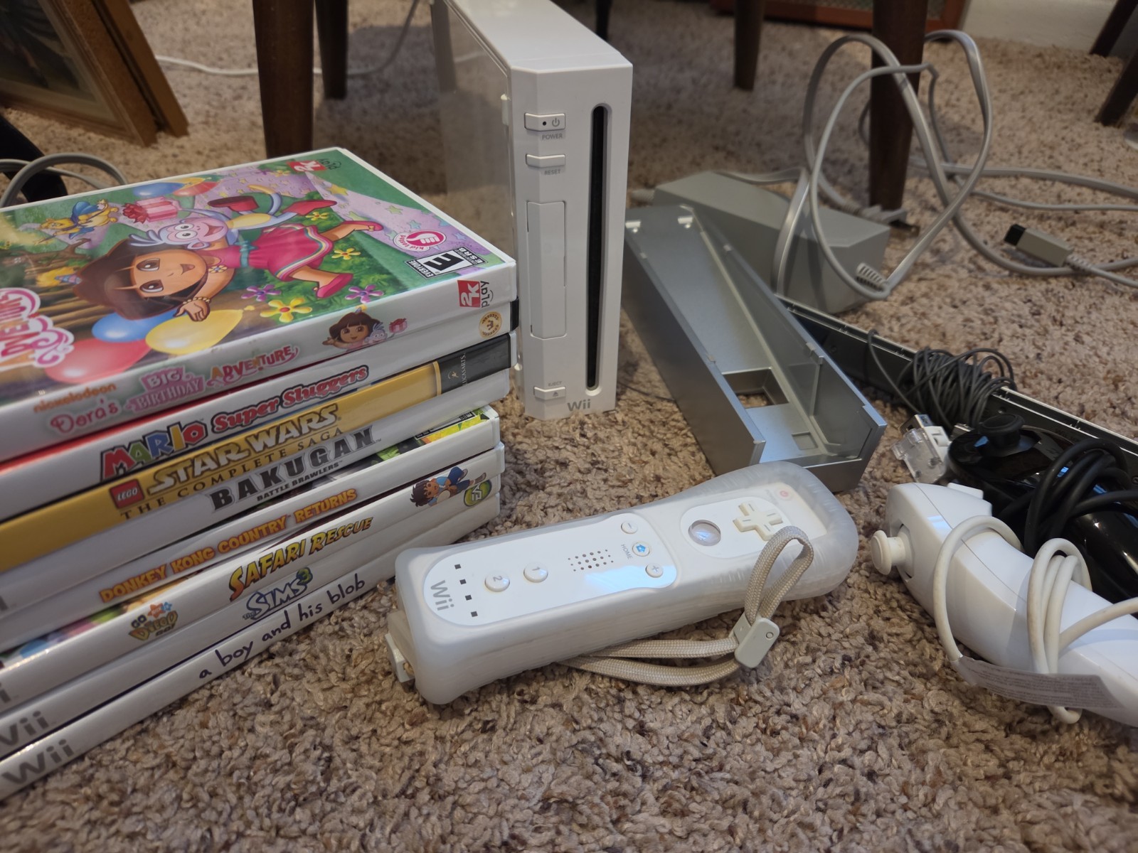 Nintendo Wii System With Games Bundle 8 Games 2 Joysticks 1 Controller