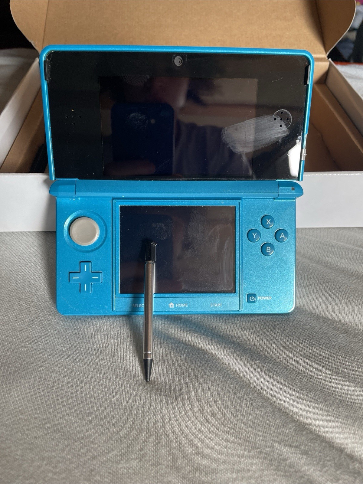Nintendo 3DS 2GB Aqua Blue Handheld Console