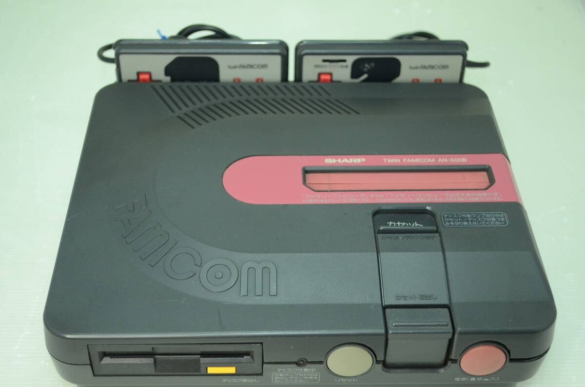 Sharp Twin Famicom console Black AN-500B Opertion Confirmed