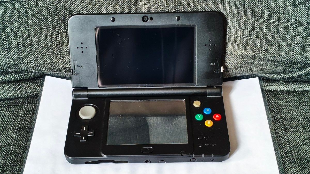 Nintendo New 3DS XL Region Free Japan Tested / Charger Stylus 32GB SD Card