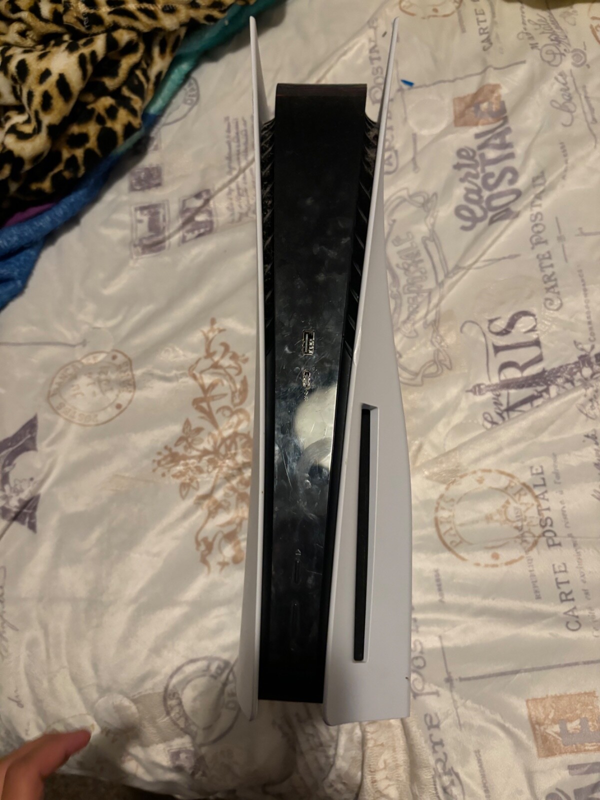 playstation 5 console used (comes with one controllers) (box not included)