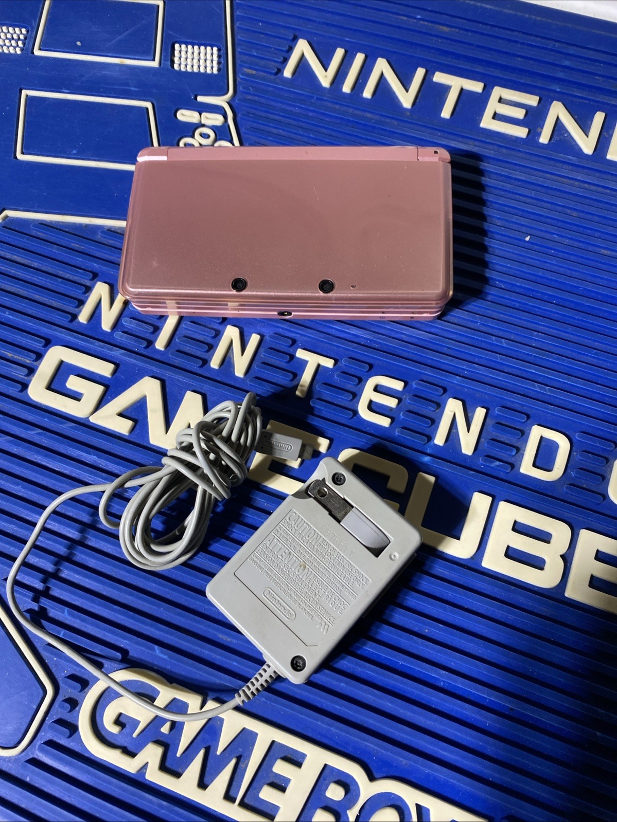 Nintendo 3DS “Pearl Pink” OEM Charger, 2GBcard, Mario tennis game. tested A-1