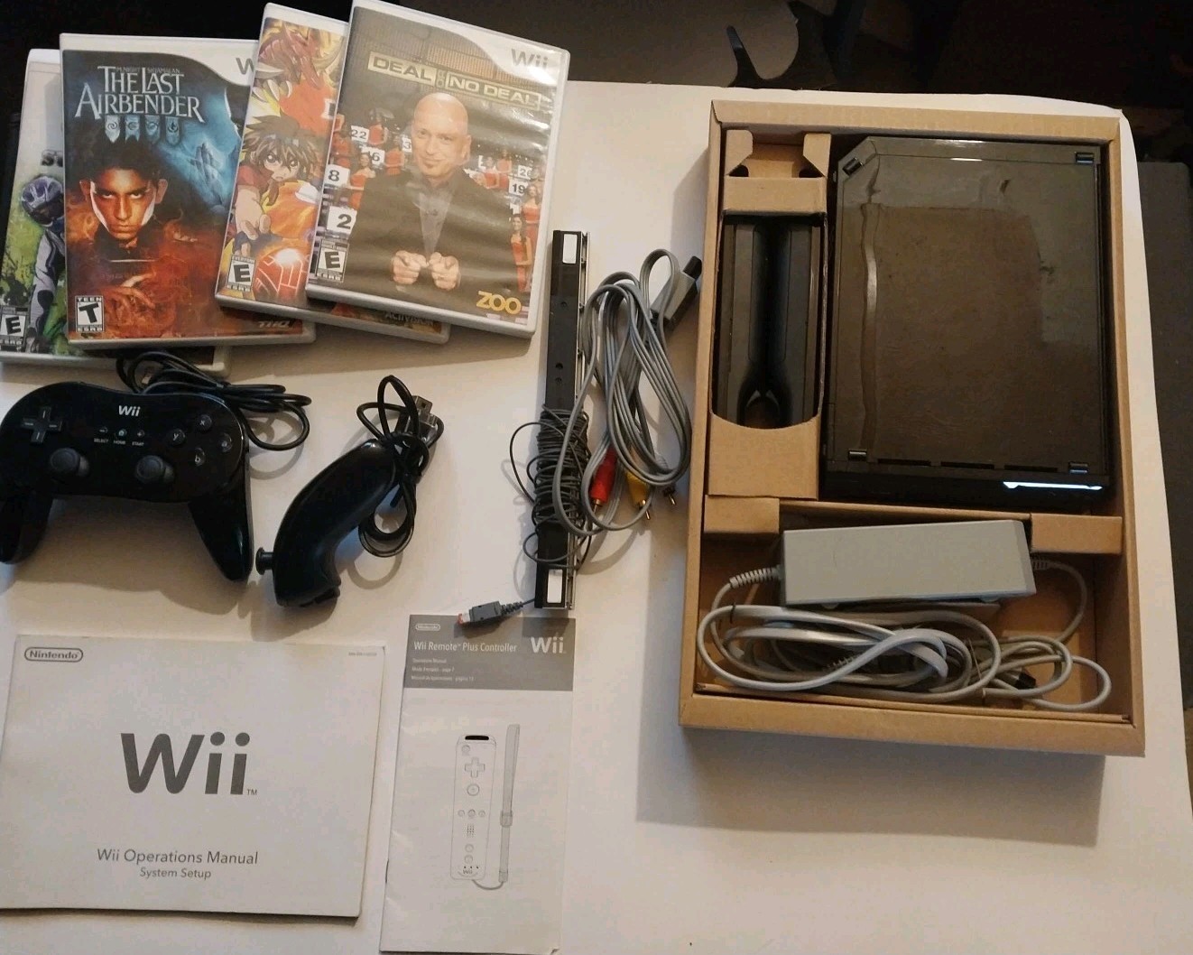 Nintendo Wii New Super Mario Bros. Black Console and 4 Games No Mario Or Cd