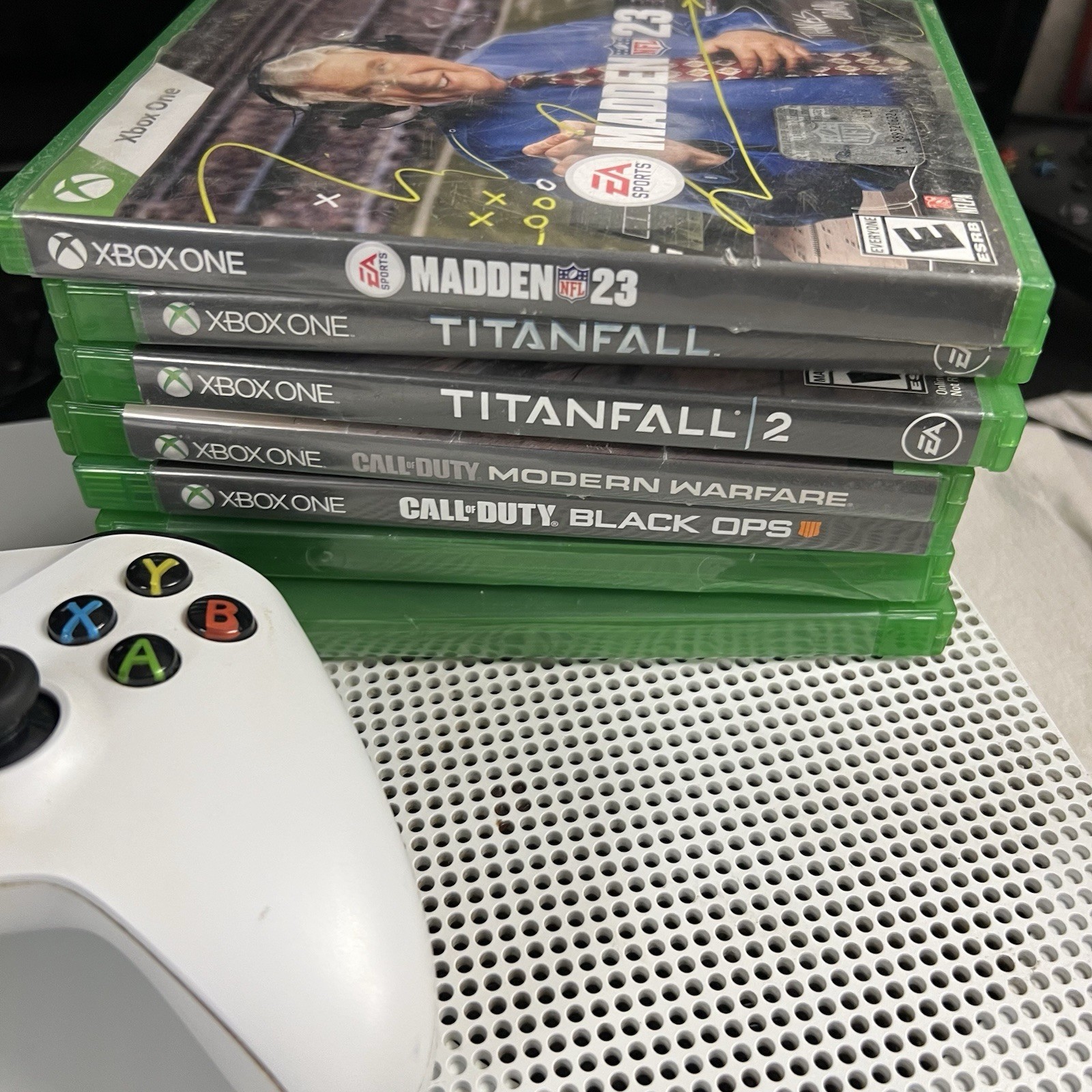 Microsoft Xbox One S White Console Bundle 7 Games