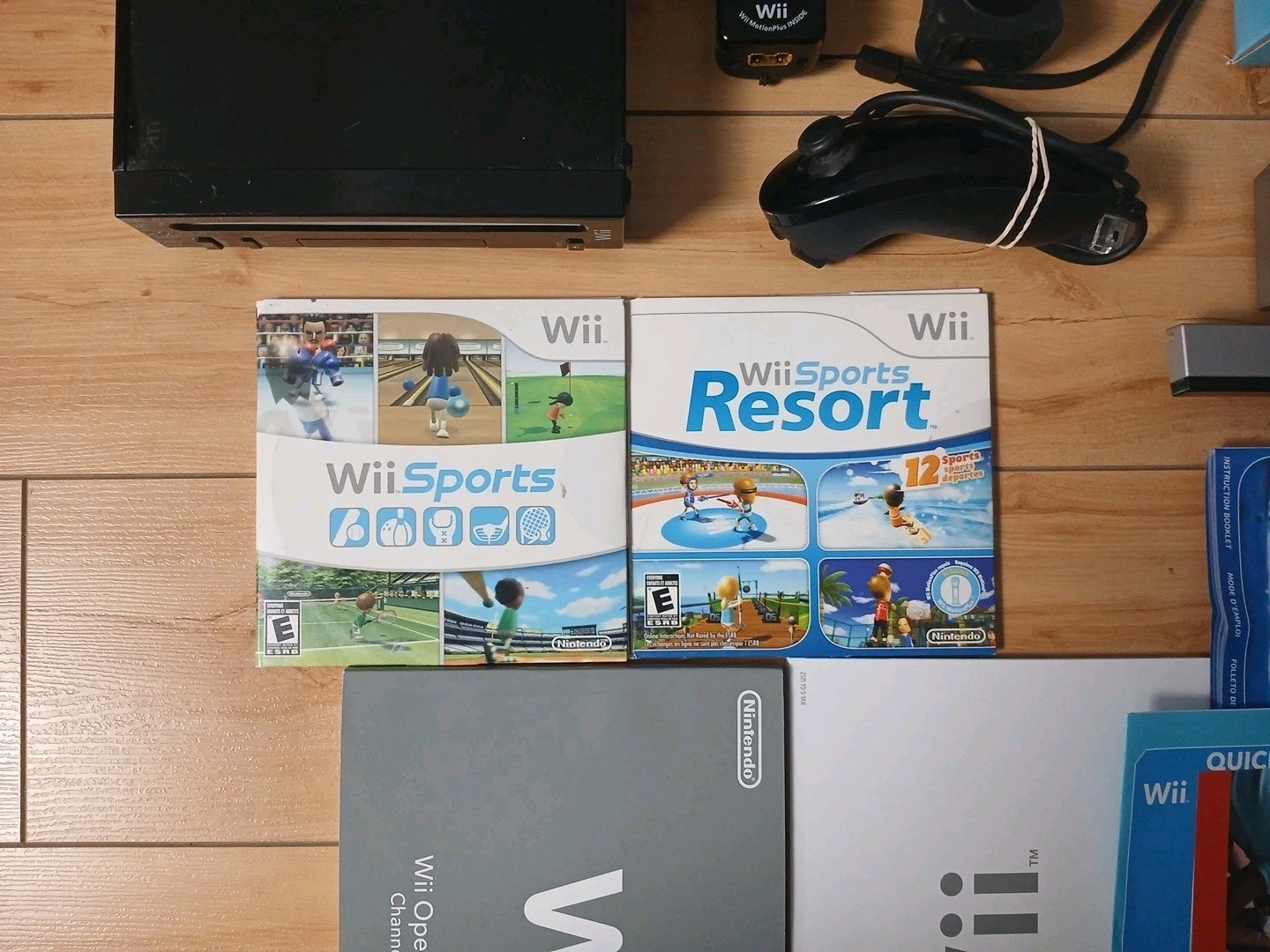 Nintendo Wii Black Console Bundle CIB Wii Sports & Resort 100% Complete in Box