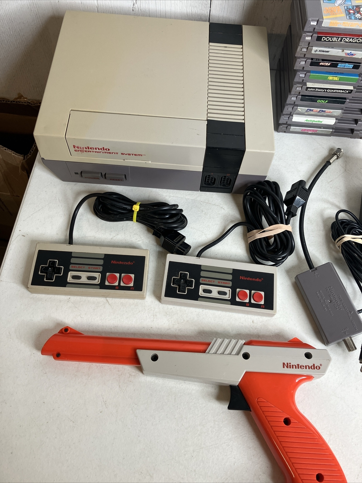 Nintendo NES Console System Bundle 10 Games 2 Controllers NEW PINS Mario Icarus