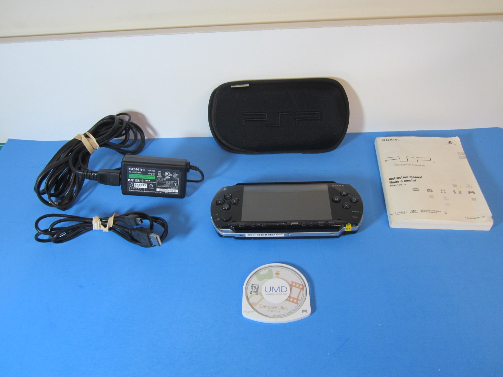 SONY PSP-1001 Black Console Bundle 7-Games with manuals & accessories *TESTED*