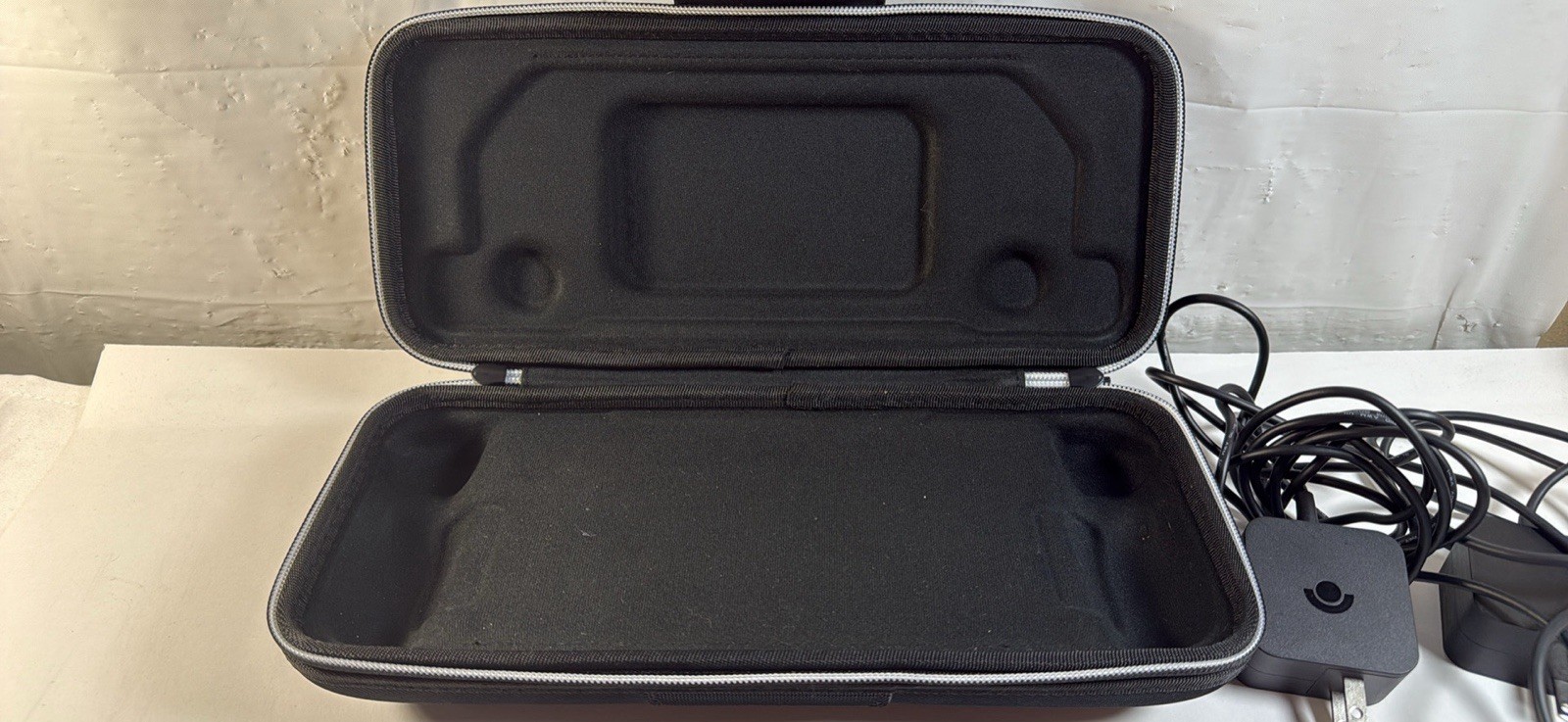 Steam Deck OLED 1 TB w/ Carry Case , Dock and Power Adapter