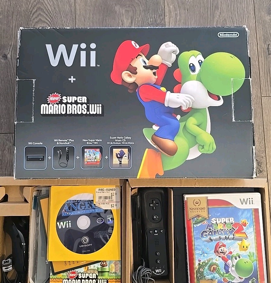 Nintendo Wii Black Console bundle CIB featuring New Super Mario Bros Galaxy 2