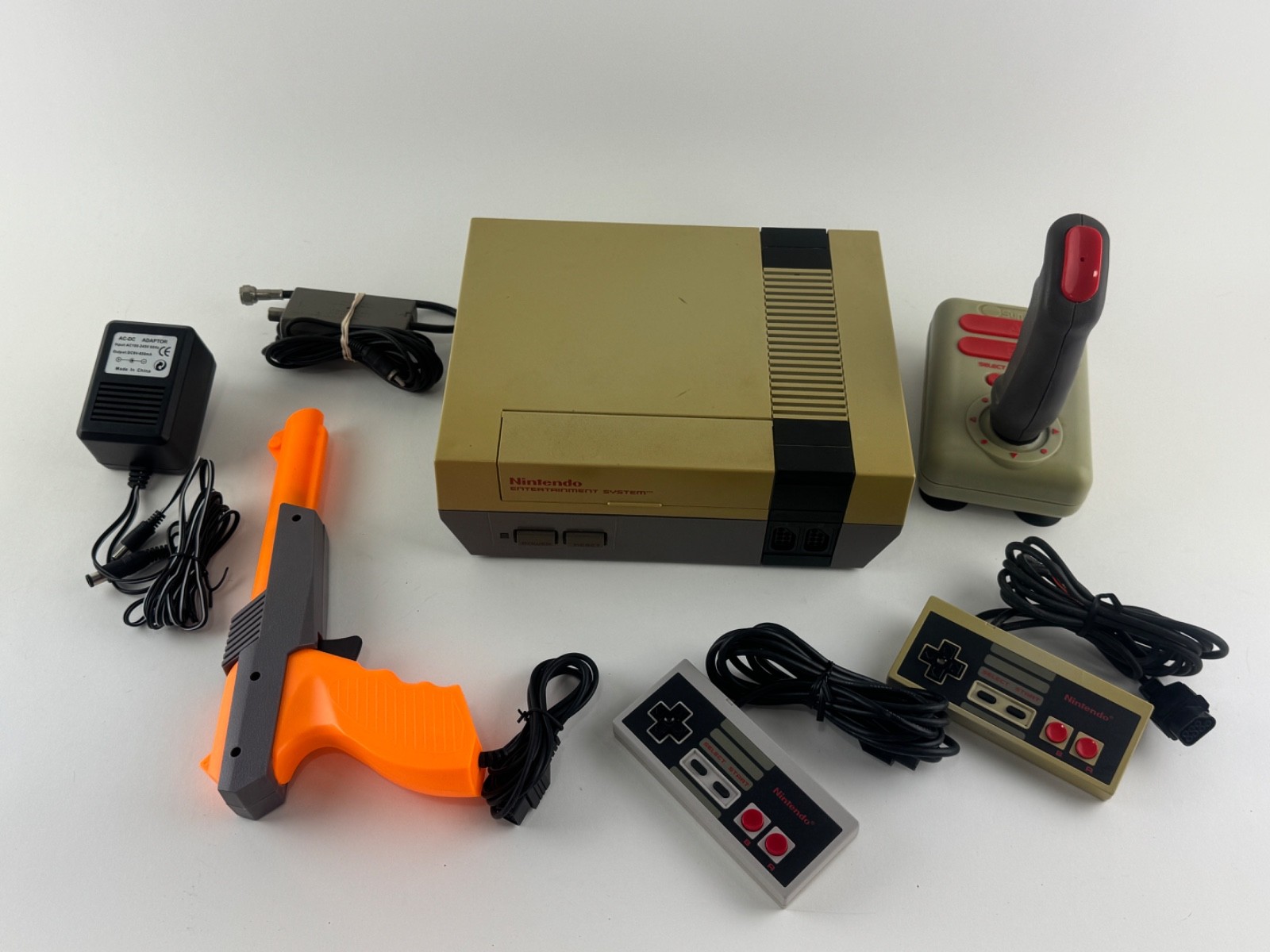 NES Nintendo Entertainment System Console Bundle w/ Zapper & Extras NES-001