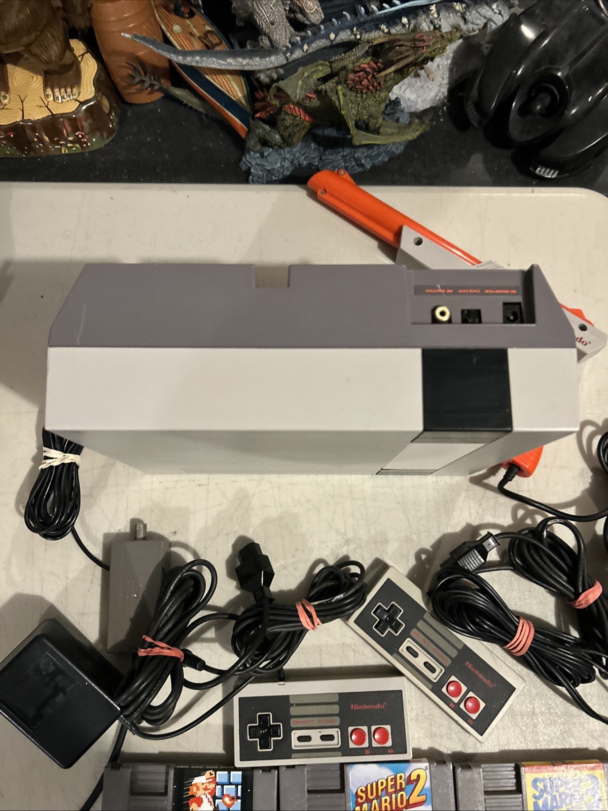 Nintendo NES Console Bundle w/Super Mario Bros 1 2 3 and 2 Controllers Zapper #!
