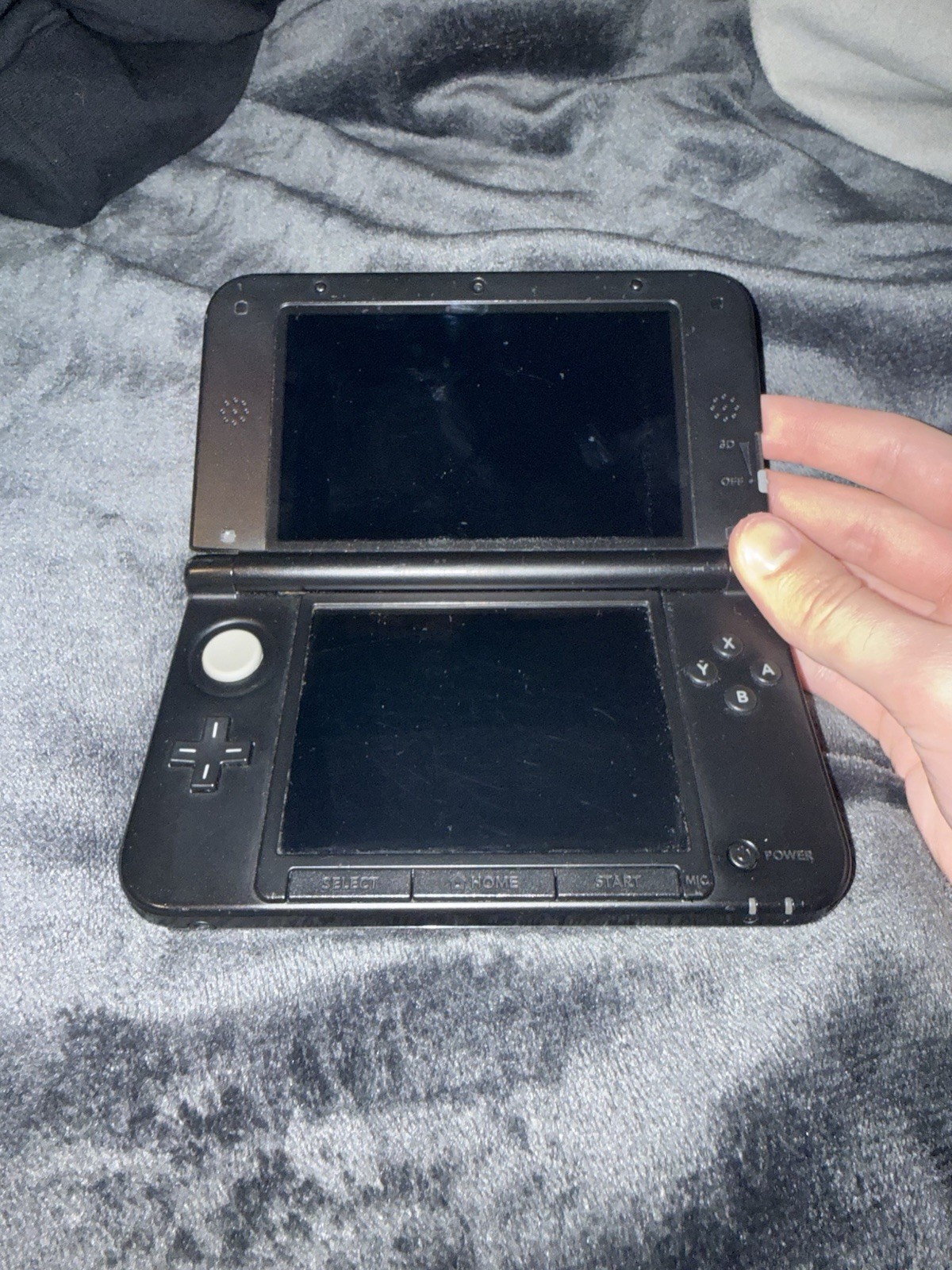 Nintendo 3DS XL SPR-001 Red/Black Handheld System w/ Stylus & 4GB SD + Games