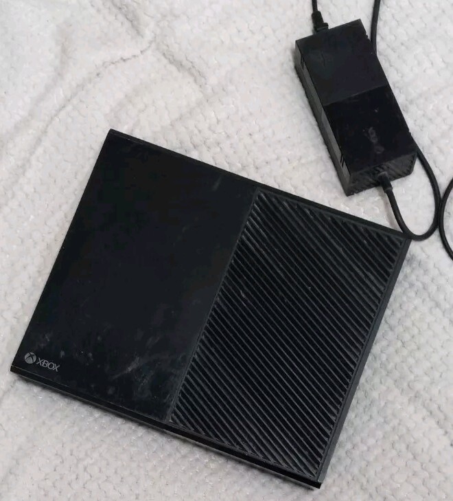 Microsoft Xbox One 500GB Console – Black (5C5-00025)