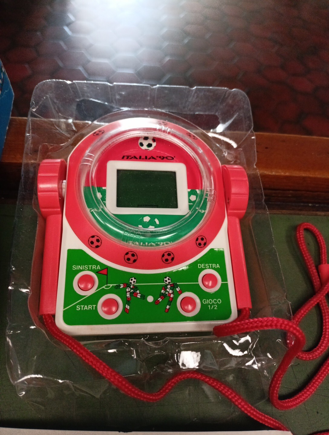 Videogioco Portatile a Cristalli Liquidi ” ITALIA 90 ” Calcio + Box e Istruzioni