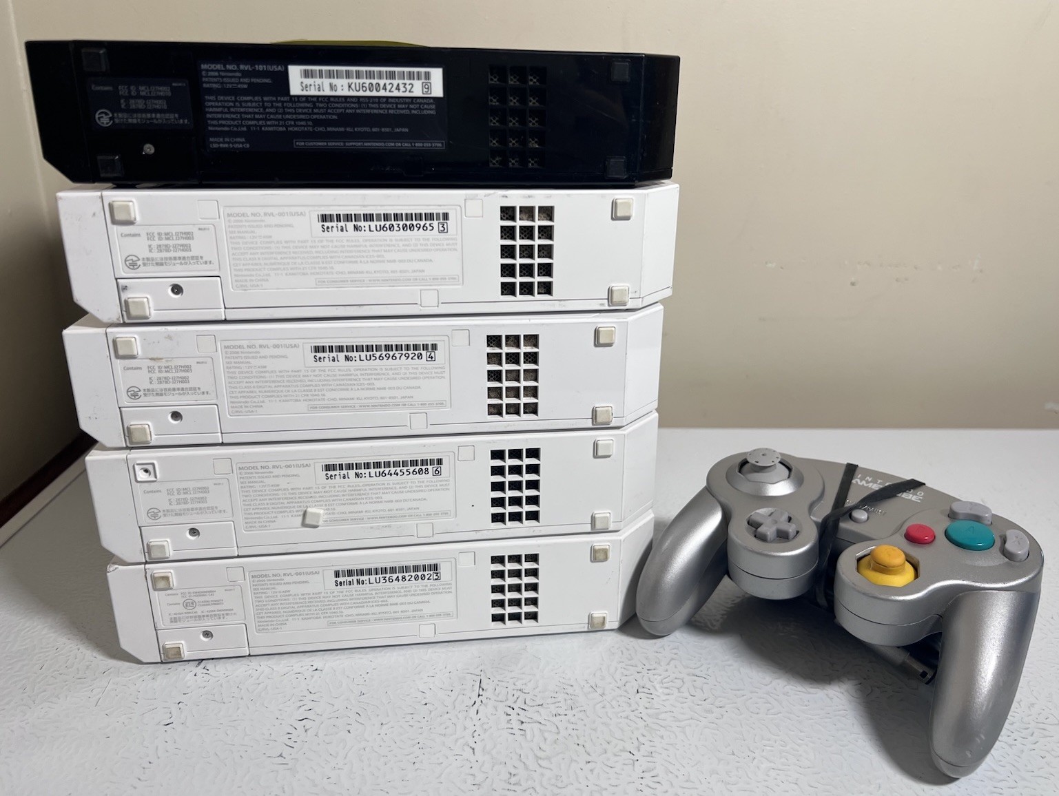 Nintendo Wii Console Bundle W/ 5 Consoles & Nintendo GameCube Controller. READ!