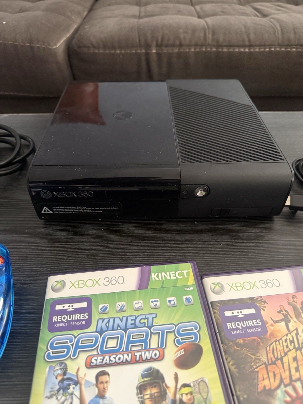 Microsoft Xbox 360 E 4GB Black HDMI 1080p w/ Kinect, bundle Controller, 2 Games