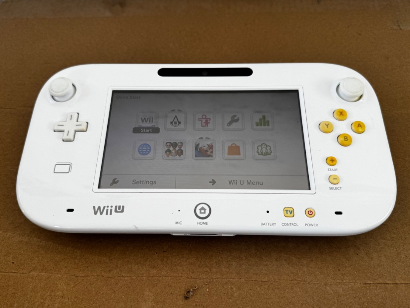 Nintendo Wii U 8GB Console Bundle – White (Model WUPSWAAB) – Tested & Working