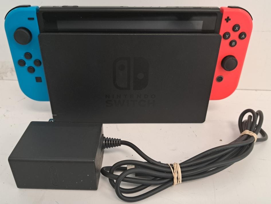 NINTENDO SWITCH W/ DOCK & CORD IN GOOD CONDITION AS PICTURED TESTED (P10023547)