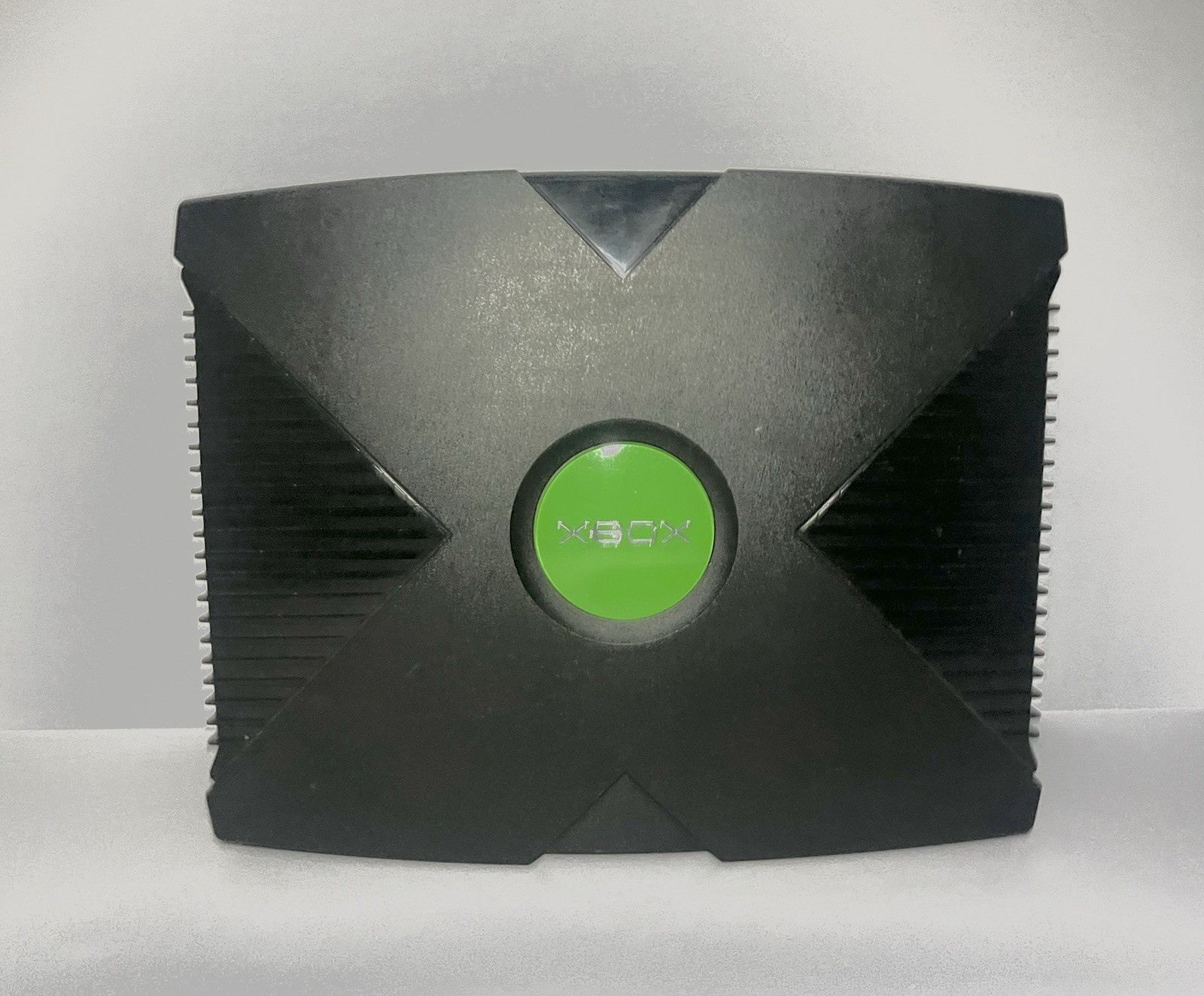 2005 XBOXORIGINAL TESTED AND WORKING WITH TWO GAMES AND CONTROLLER NO POWERCABLE