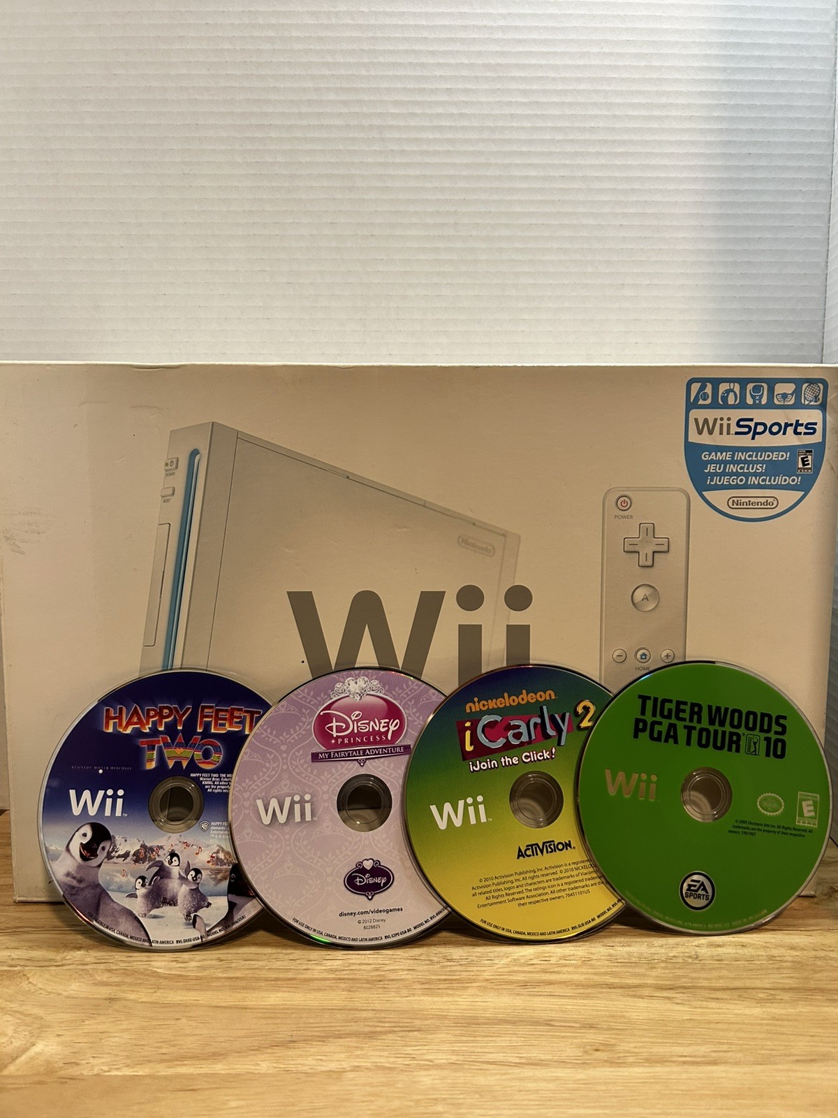 Nintendo Wii White Console TESTED,2 controllers 4 GAMES 2 RECHARGEABLE BATTERIES