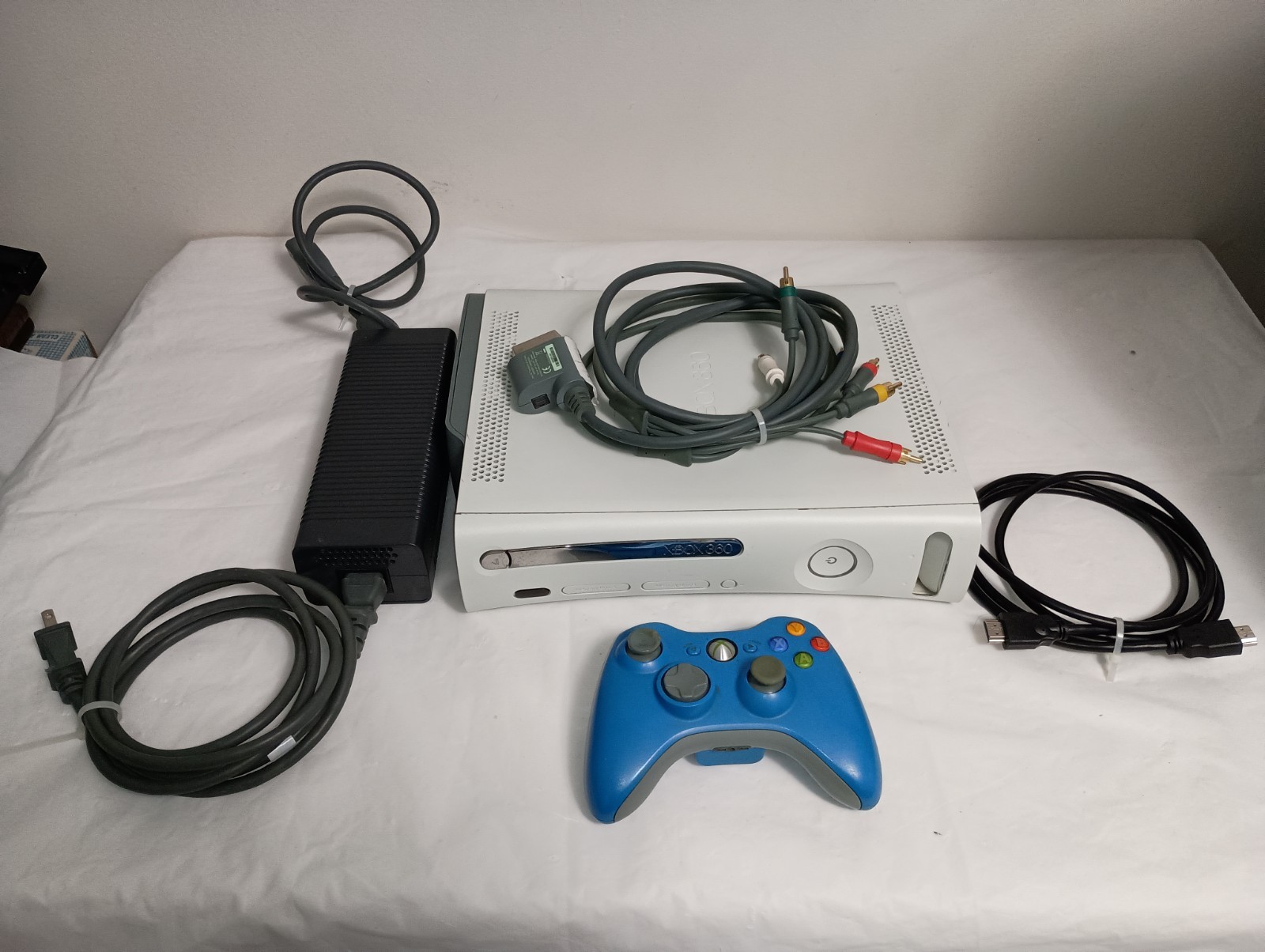 Xbox 360 HDD Console w/ 1 Controller Power Cord HDMI & Composite AV Cable TESTED