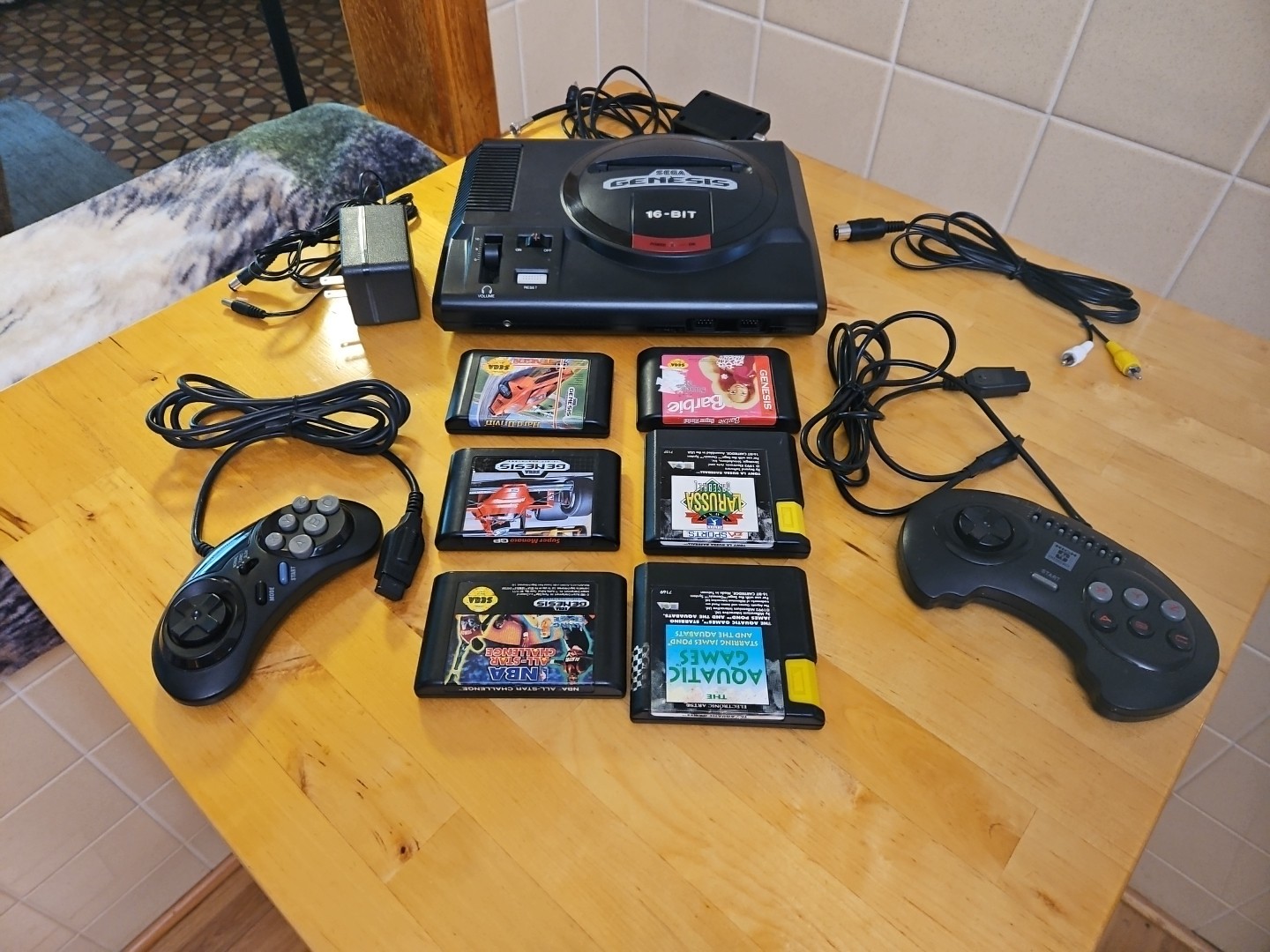 **SEE VIDEO** Original SEGA GENESIS BUNDLE MK-1601 Console 2 Controllers 6 Games