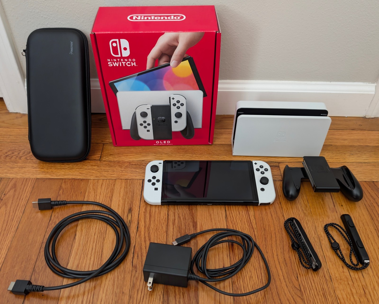 Nintendo Switch OLED white complete in box with travel case