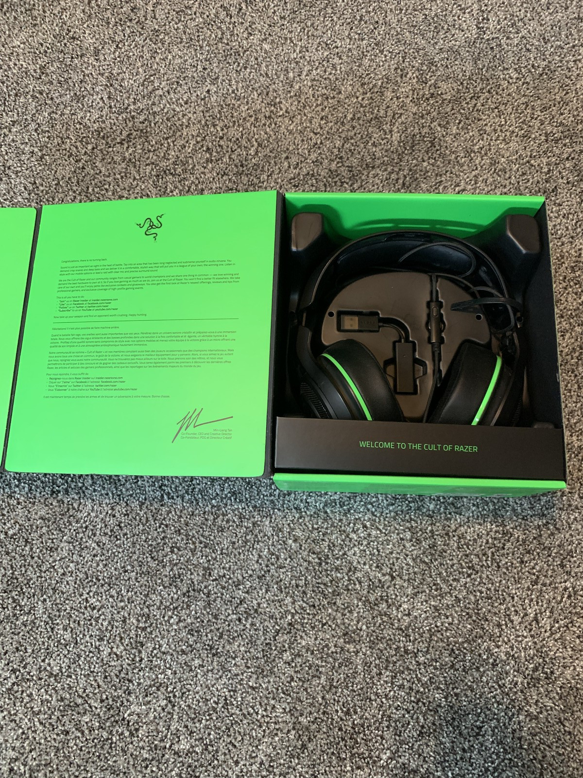 Microsoft Xbox One 500GB Console – Black – Razer Man O War 7.1 – Red Xbox Contro