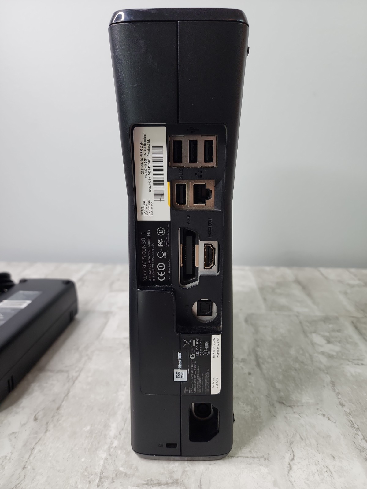 Microsoft Xbox 360 S Console Bundle 10 Games Controllers Kinect Component Cable