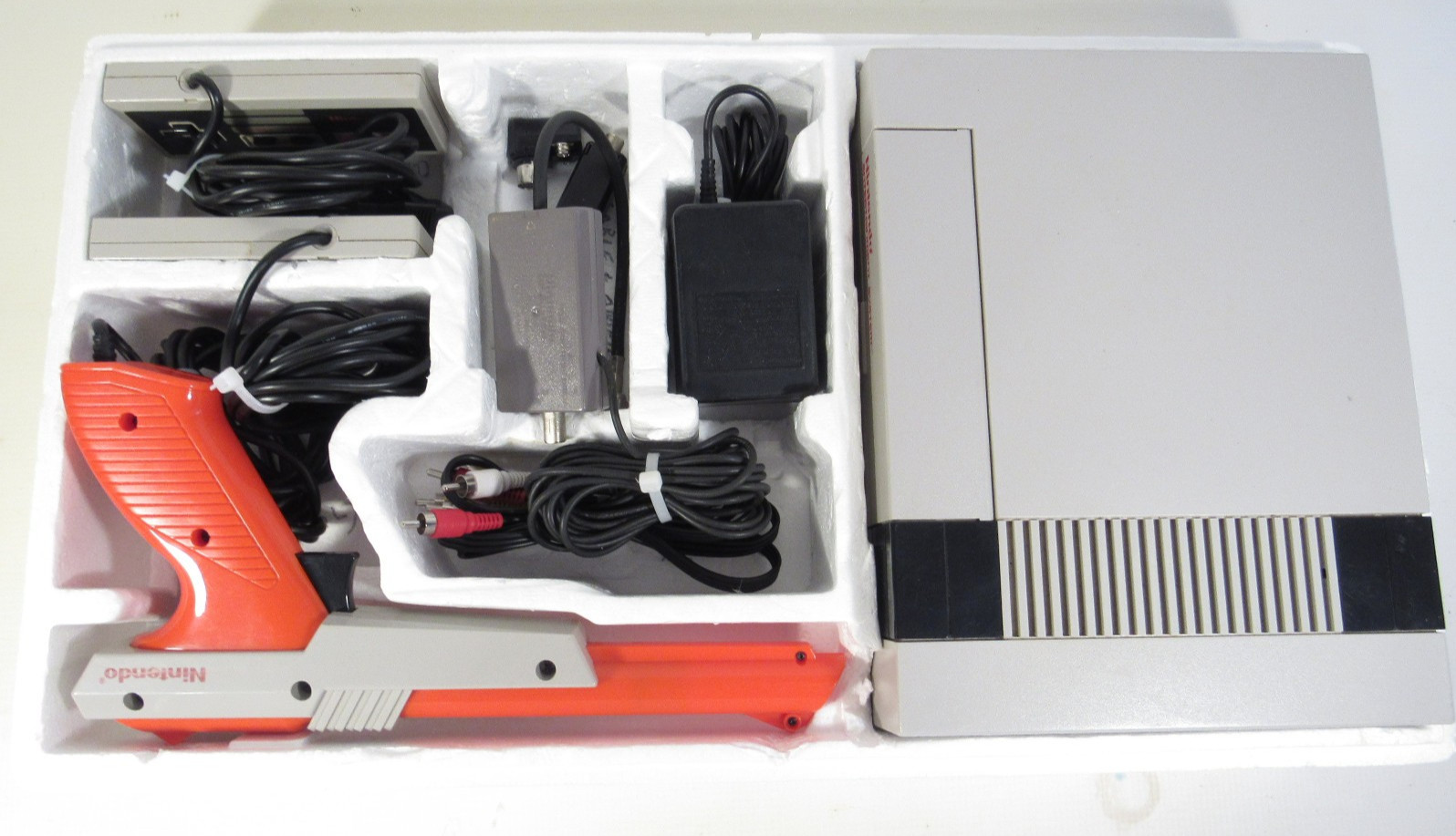 Nintendo NES Action Set Mario/Duck Console CIB Complete in Box – CLEANED/TESTED