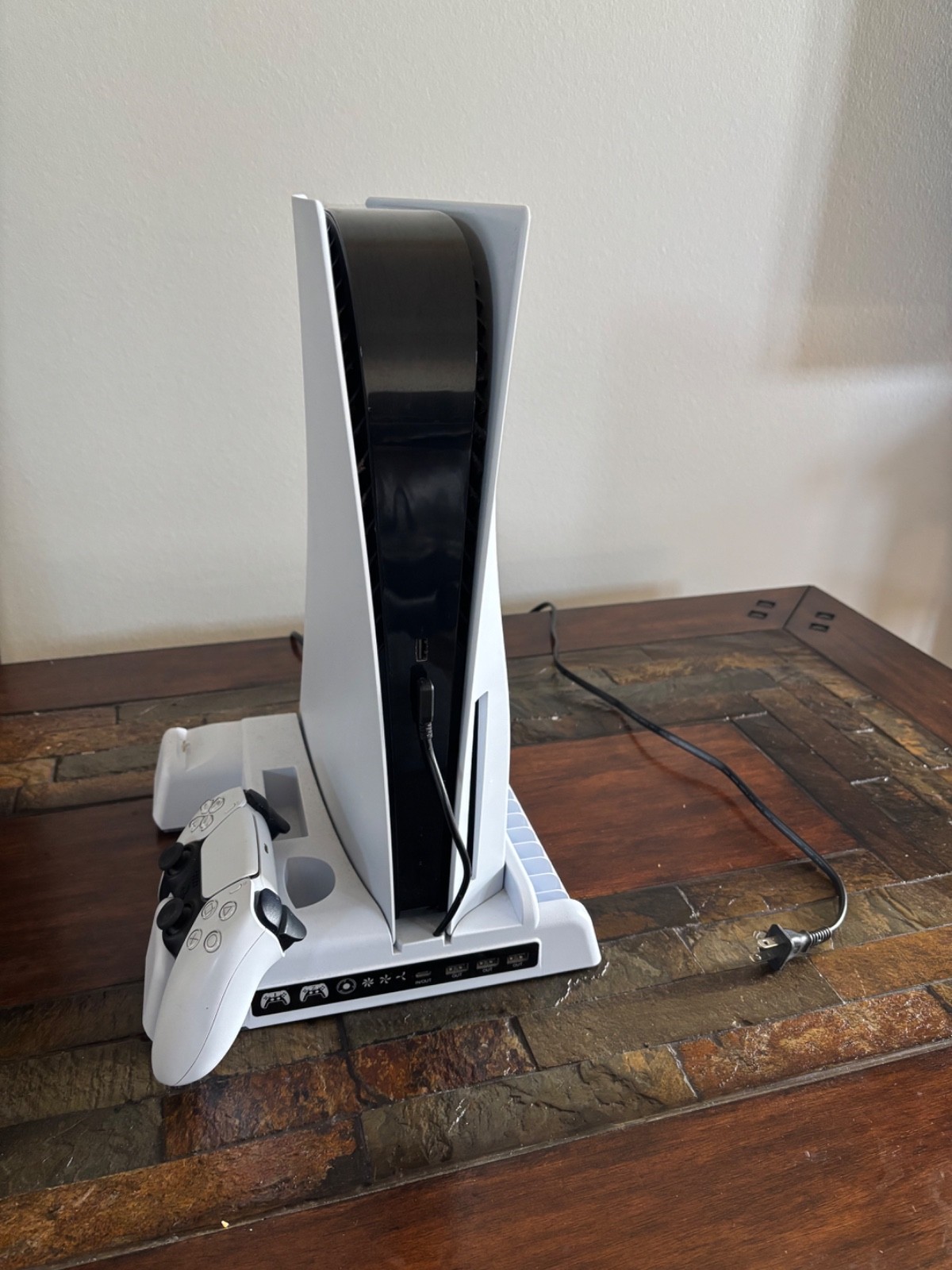 Sony PS5 825G White Disc Version + Built in Charging/Cooling System