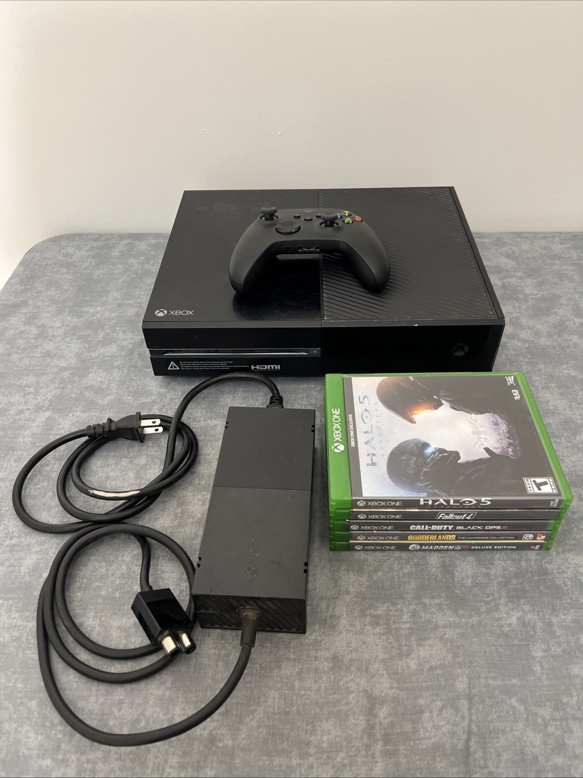 Microsoft Xbox One 500GB Console Black 1540 Controller, Power Cord And 5 Games