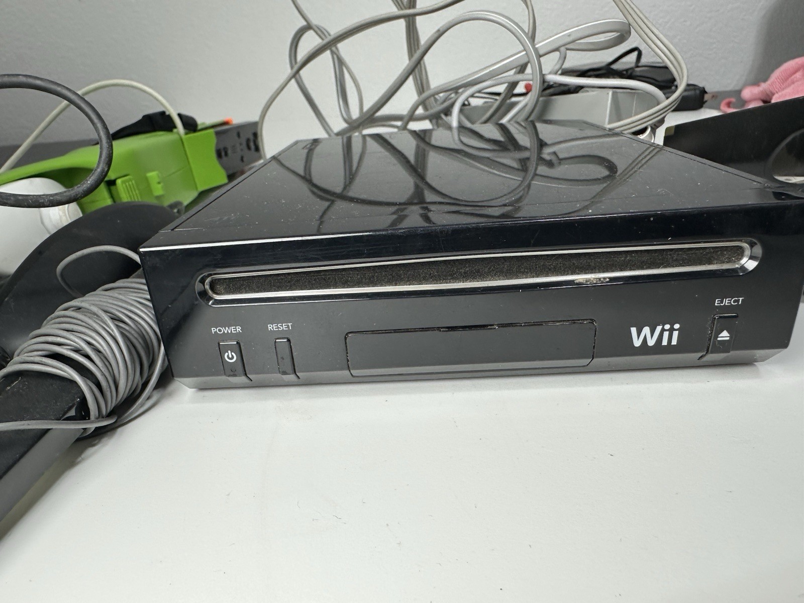 Nintendo Wii RVL-101 Black Console Bundle w/ Remote Nunchuk Sensor Bar Cables