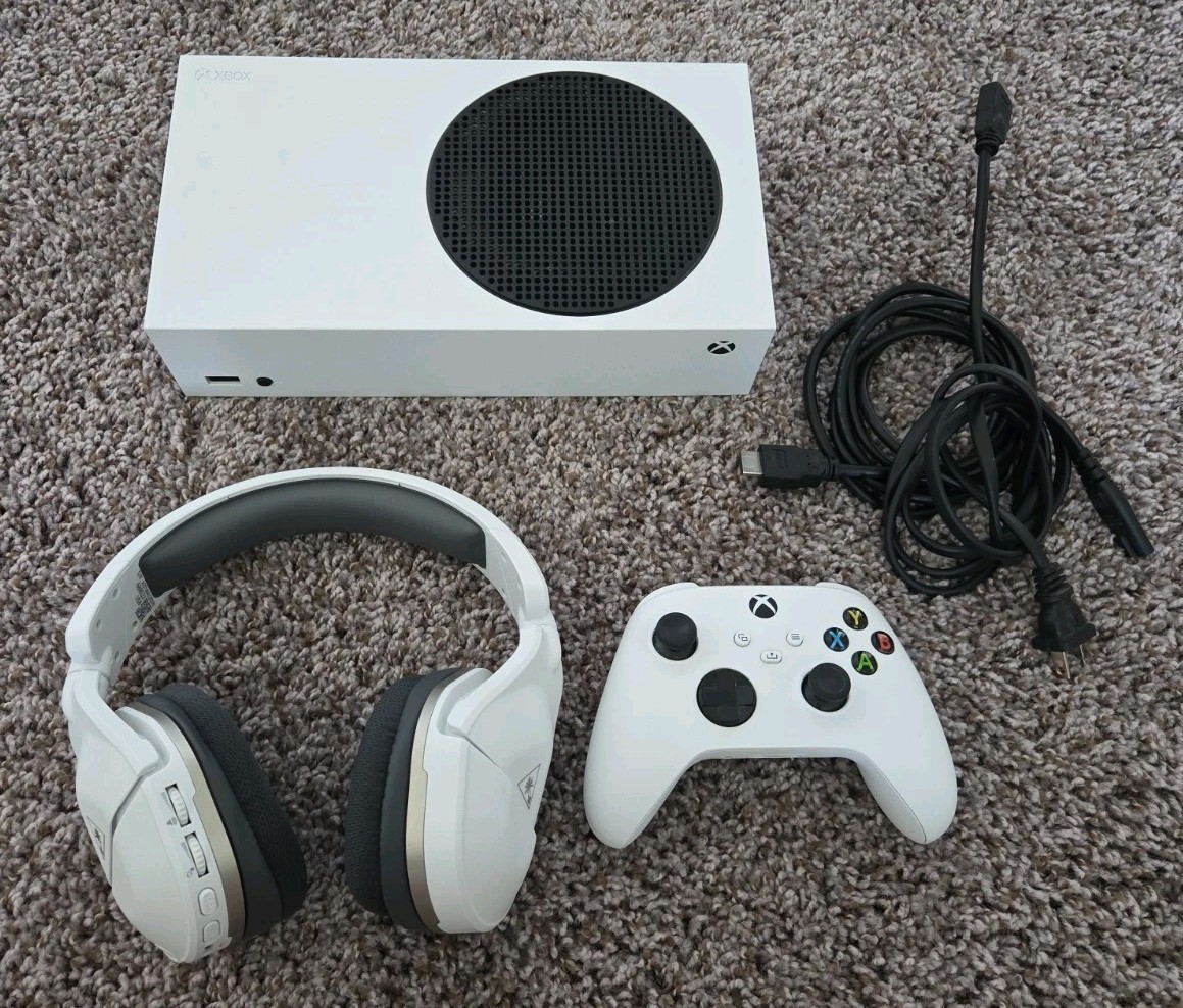 Microsoft Xbox Series S 512GB Game Console Bundle WiFi PLUS EXTRAS